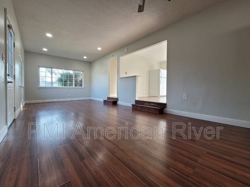 308 Hickory St - Photo 3 of 14