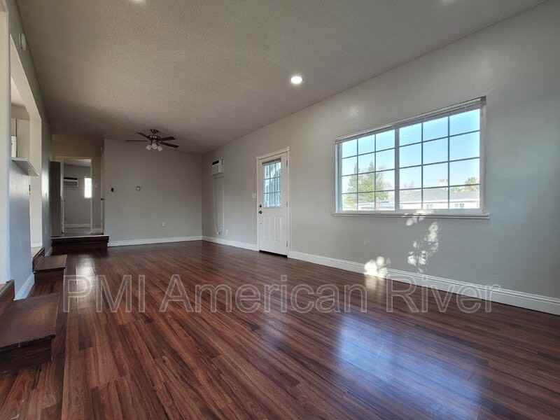 308 Hickory St - Photo 4 of 14