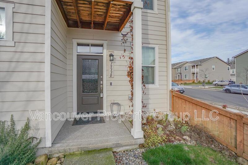 15330 Ne 70th St - Photo 2 of 31