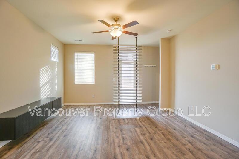 15330 Ne 70th St - Photo 4 of 31