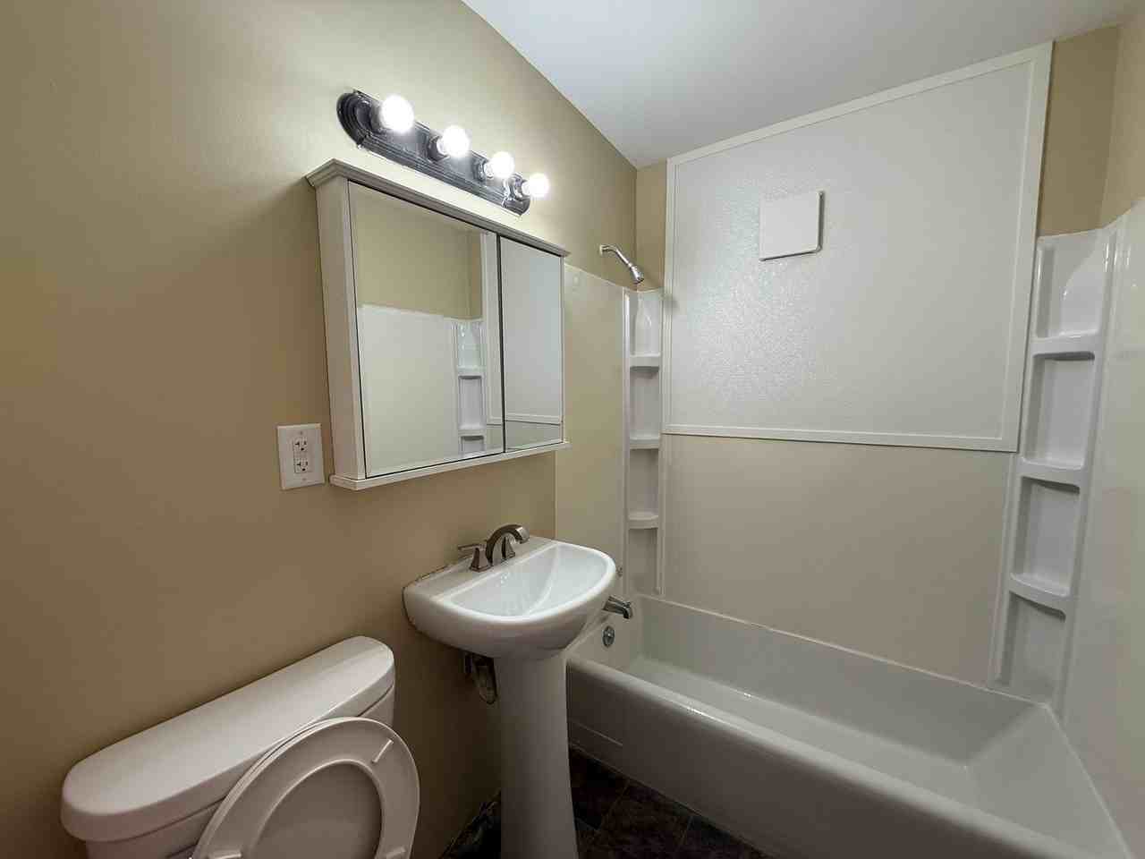 AIM - 820 N Main St - Photo 7 of 11