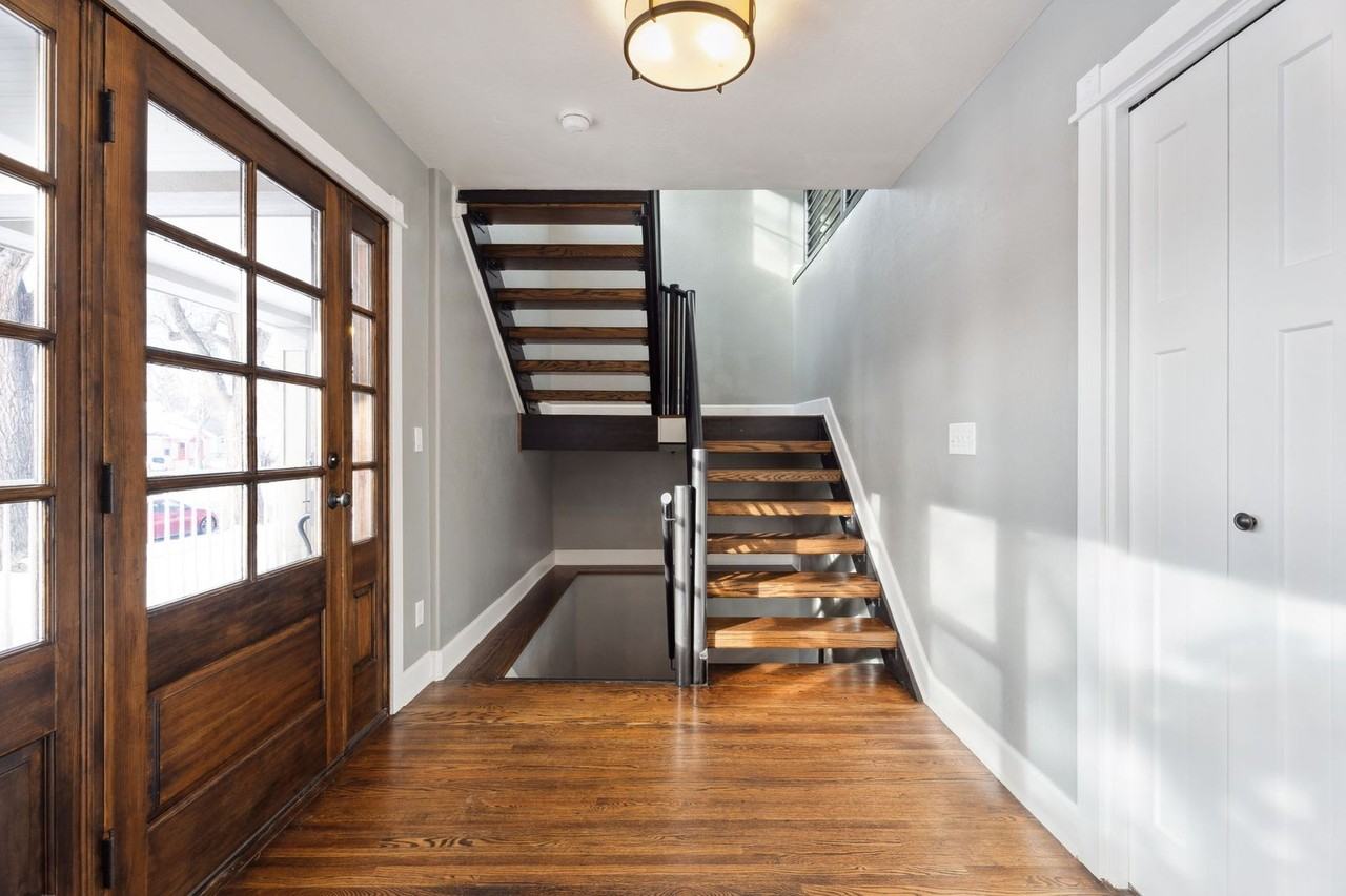 320 Locust St - Photo 3 of 37