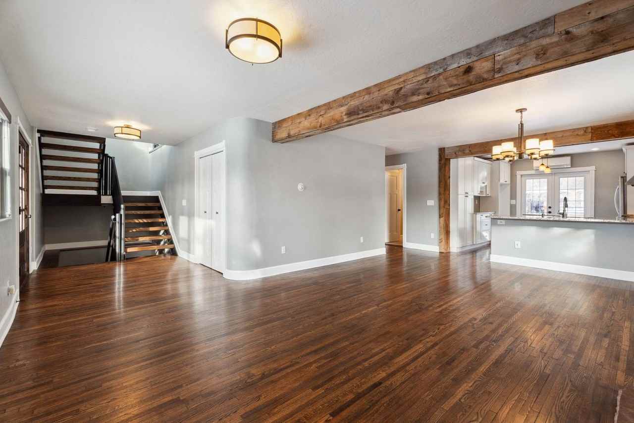 320 Locust St - Photo 4 of 37