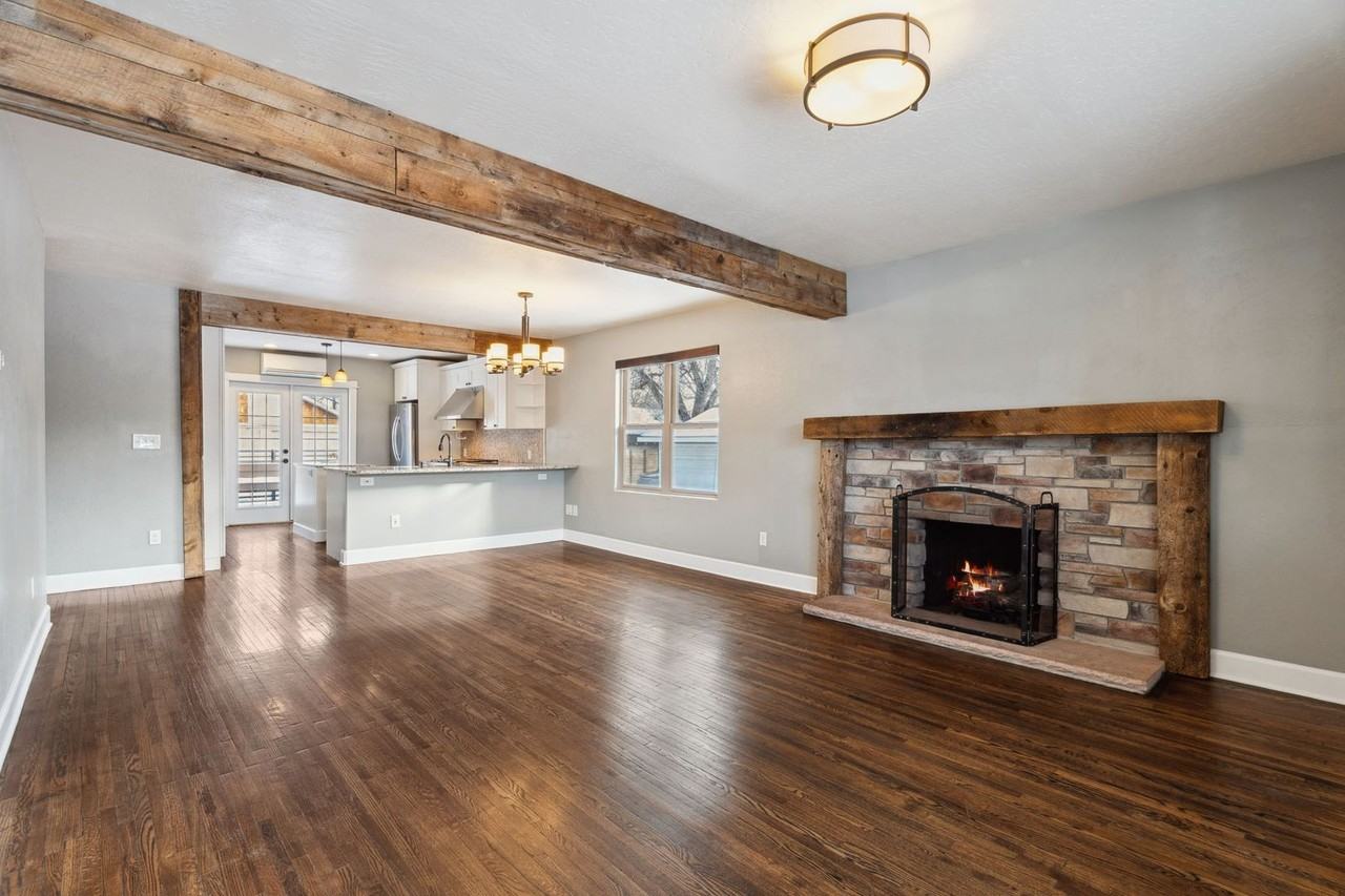 320 Locust St - Photo 5 of 37