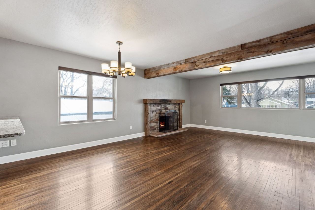 320 Locust St - Photo 6 of 37