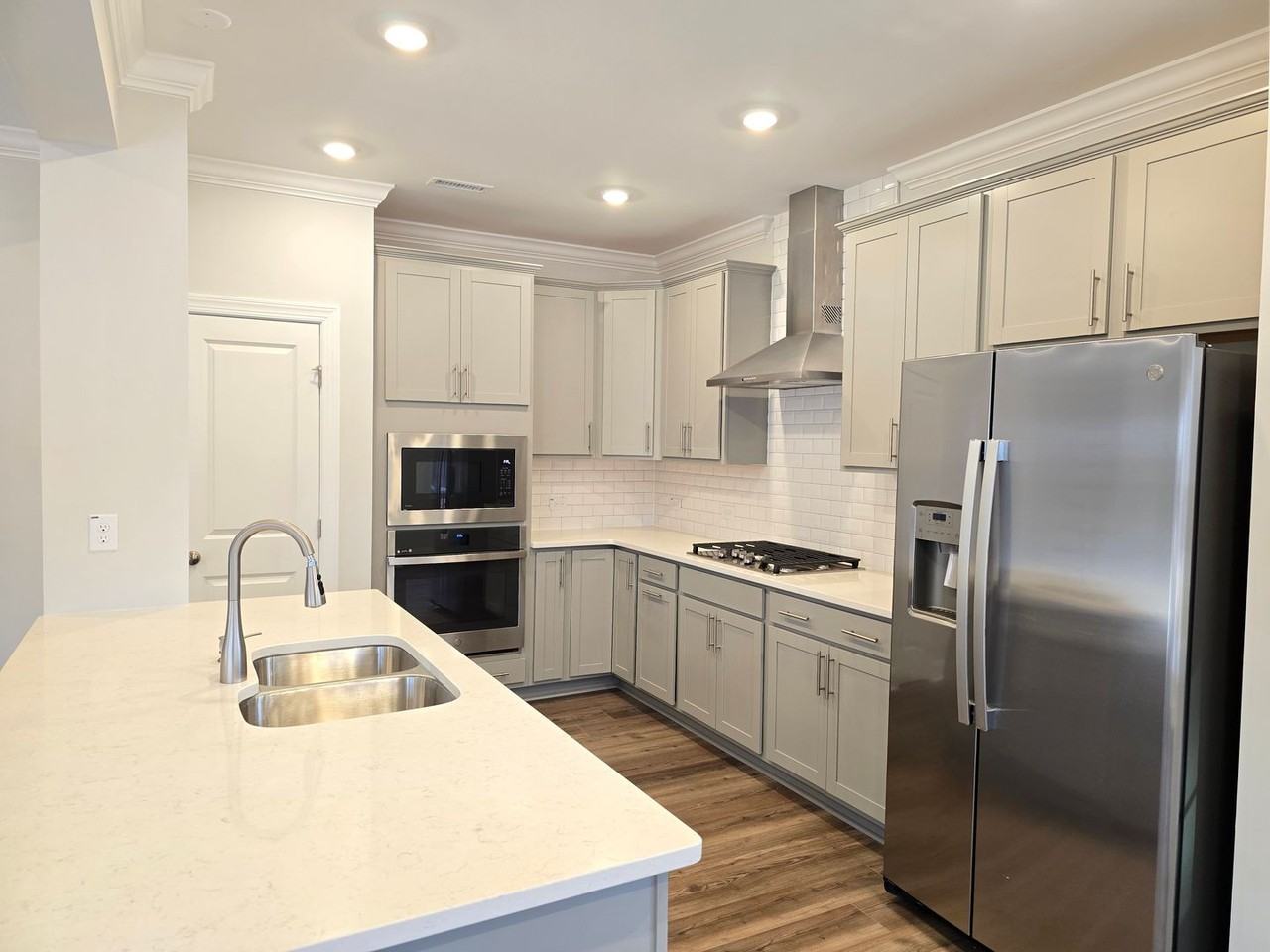 212 Eden View Bnd - Photo 3 of 20