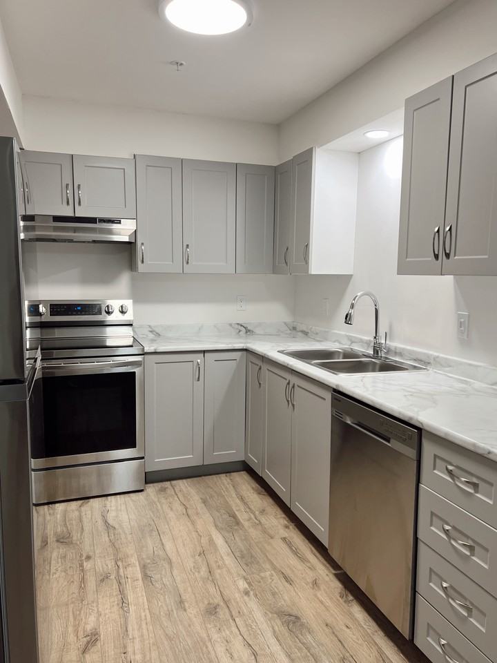 36745 Dianne Brook Avenue - Photo 2 of 10