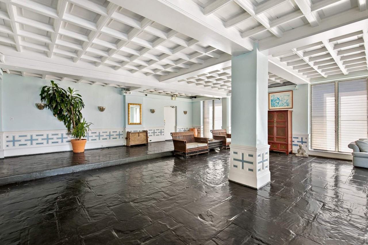 634 S Gramercy Pl #708 - Photo 2 of 17