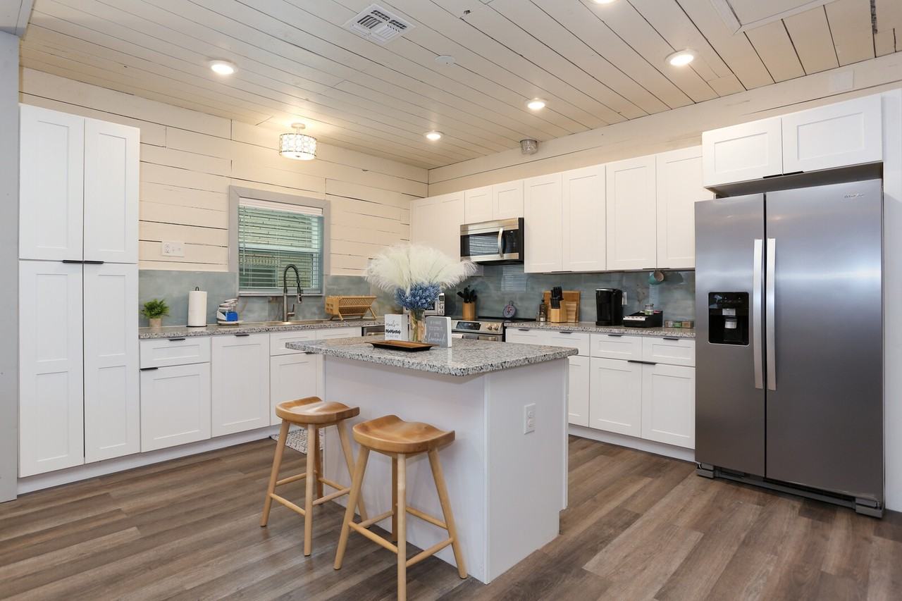 1007 Avant Ave #NA - Photo 3 of 24