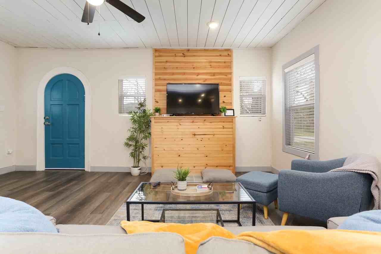 1007 Avant Ave #NA - Photo 4 of 24