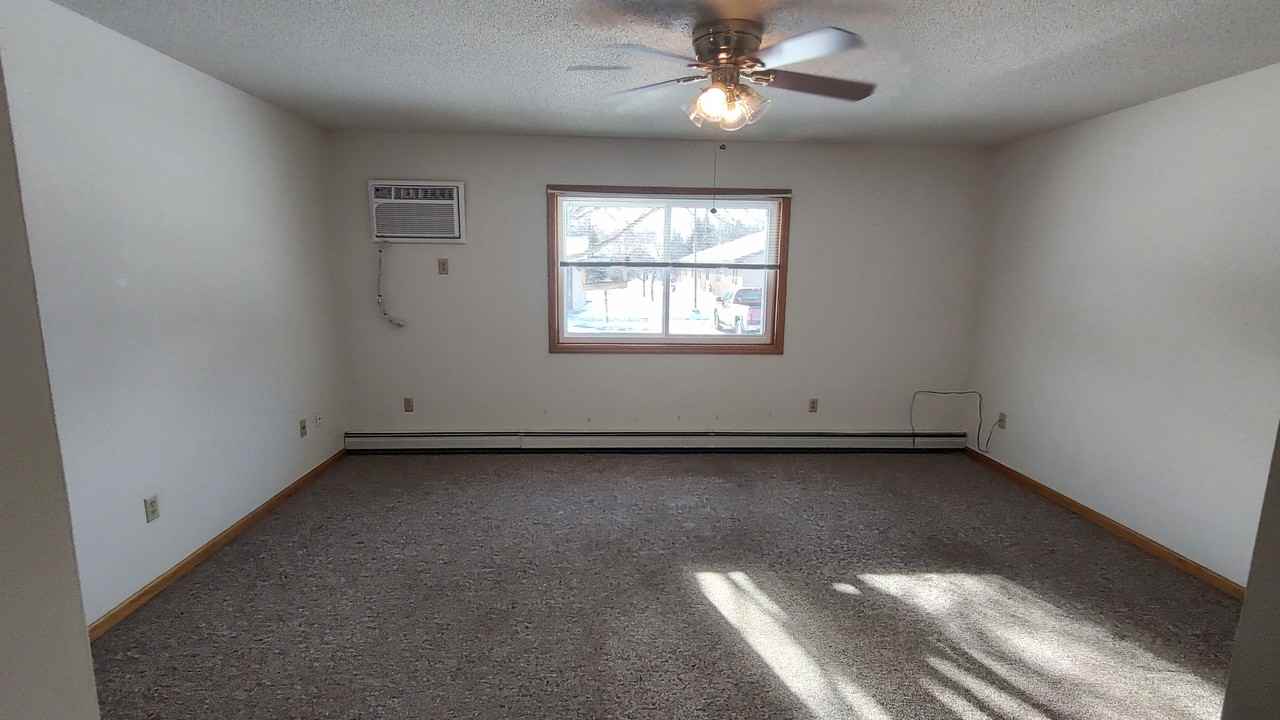 731 W 2nd St #4 - Photo 3 of 10