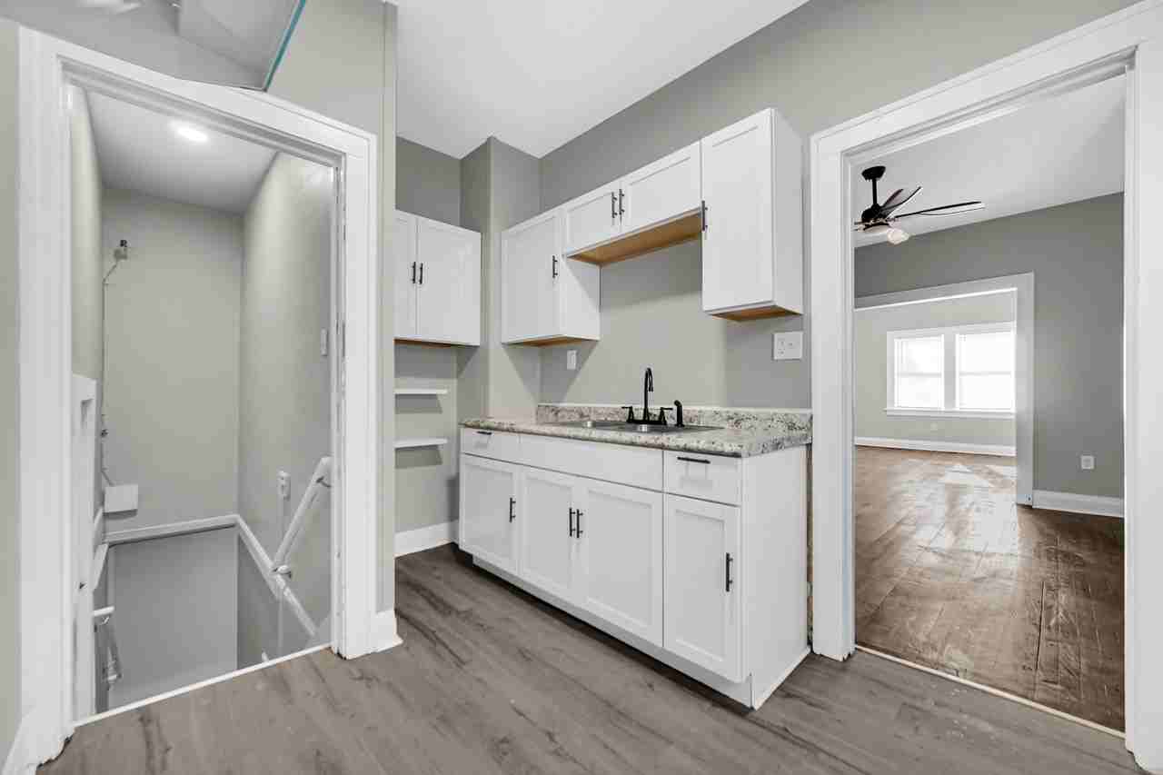 222 W 41st Ave - Photo 6 of 9