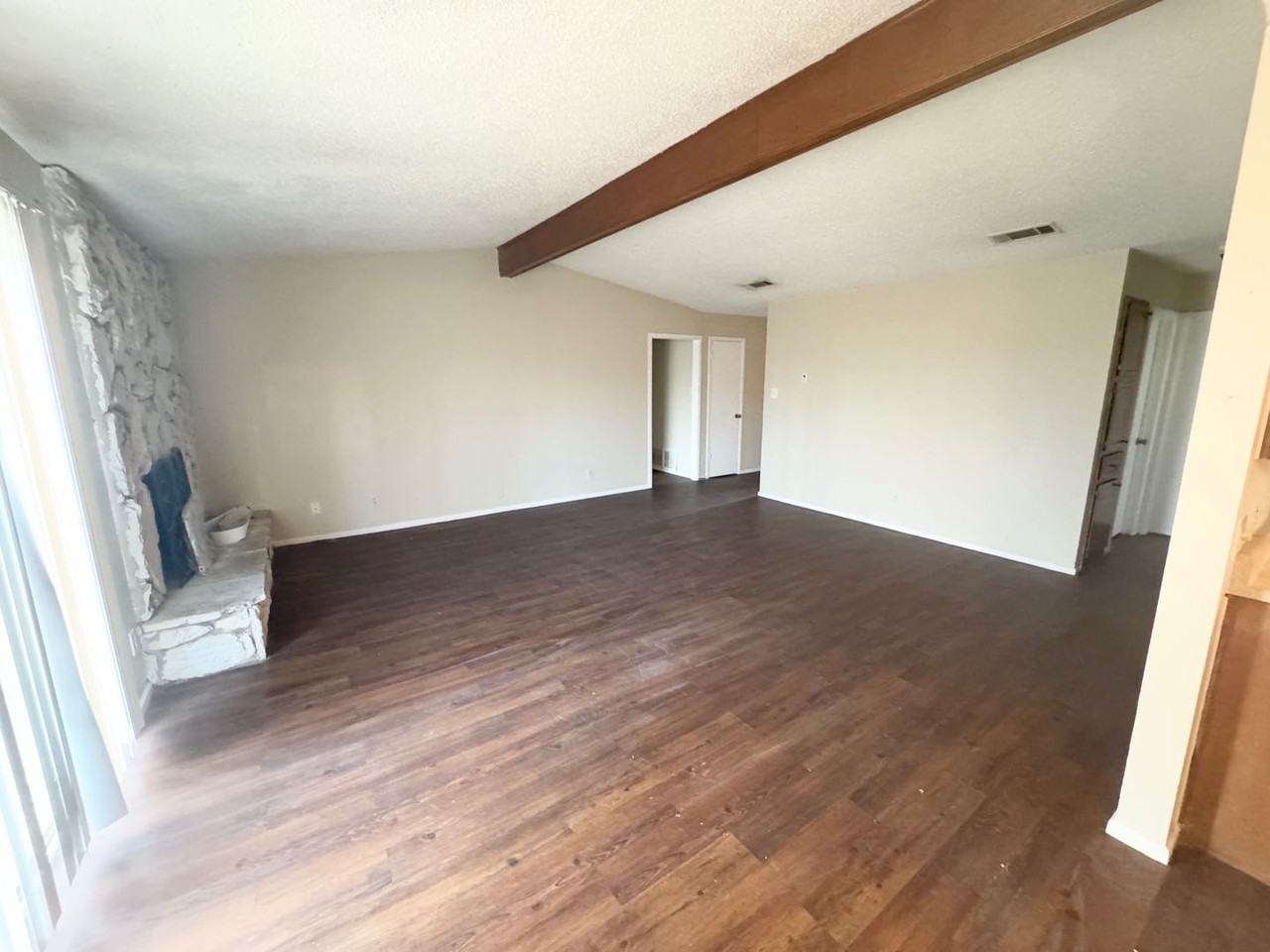 305 Rockylane Dr - Photo 2 of 10