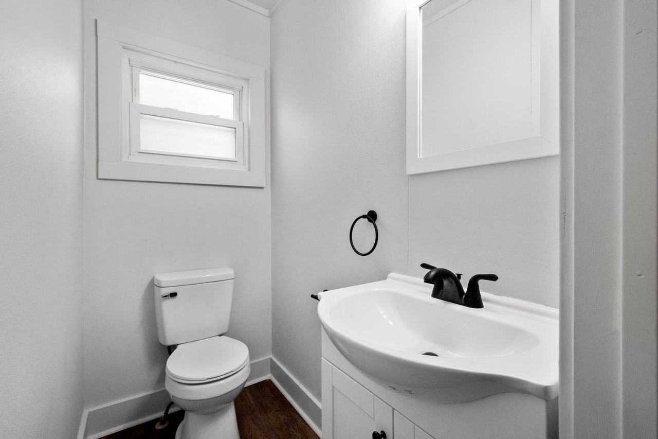 206 Bodkin St - Photo 2 of 36