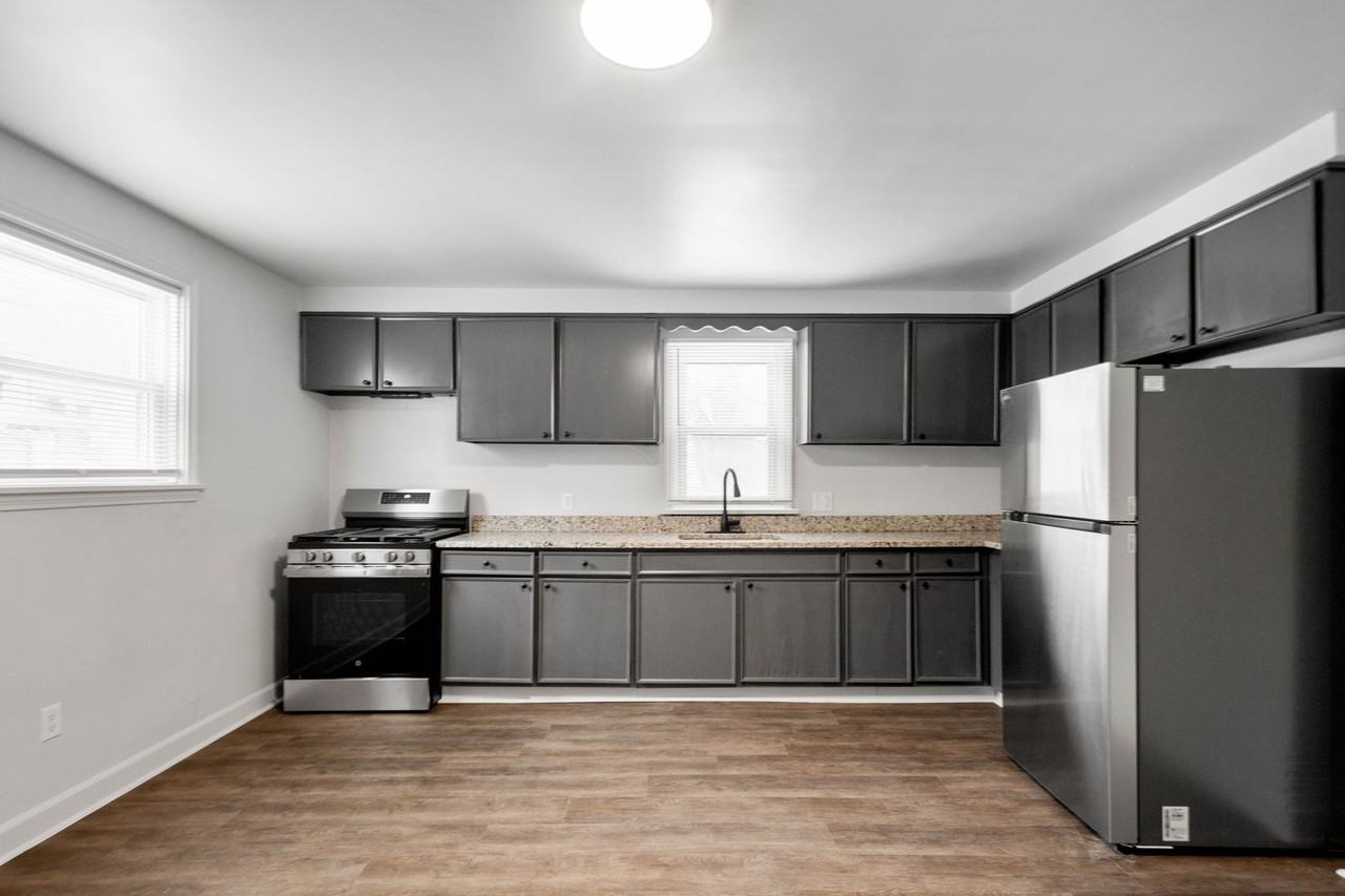 206 Bodkin St - Photo 7 of 36