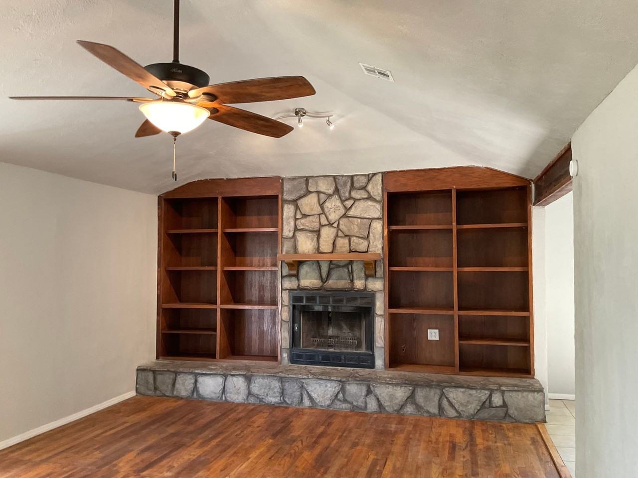 3313 Se 19th St - Photo 2 of 8