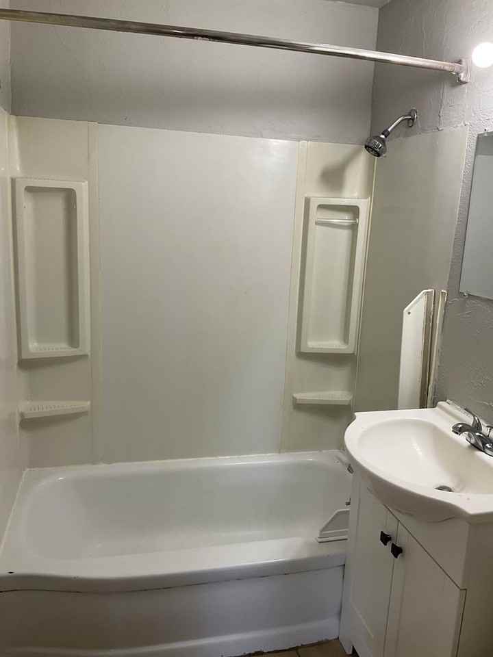 3313 Se 19th St - Photo 3 of 8