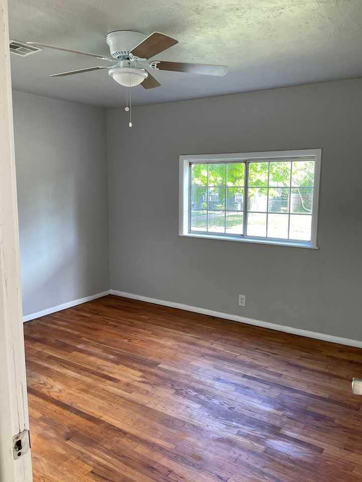 3313 Se 19th St - Photo 4 of 8