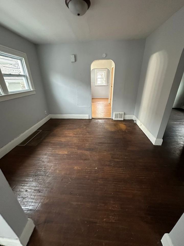 1755 Marne Ave - Photo 2 of 6