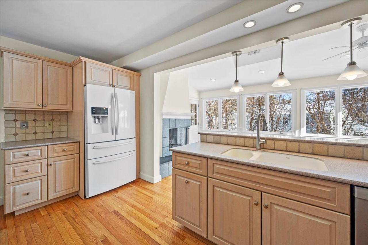 5 Masefield Ln - Photo 3 of 43