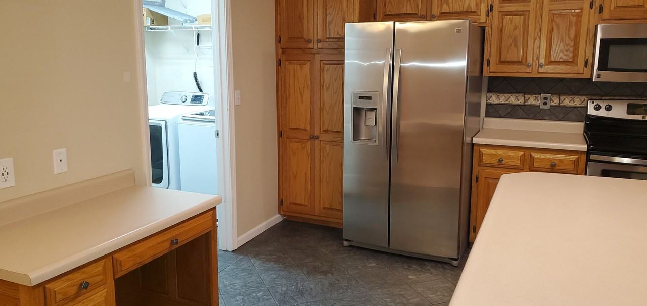 4200 Beach Pointe Dr - Photo 7 of 21