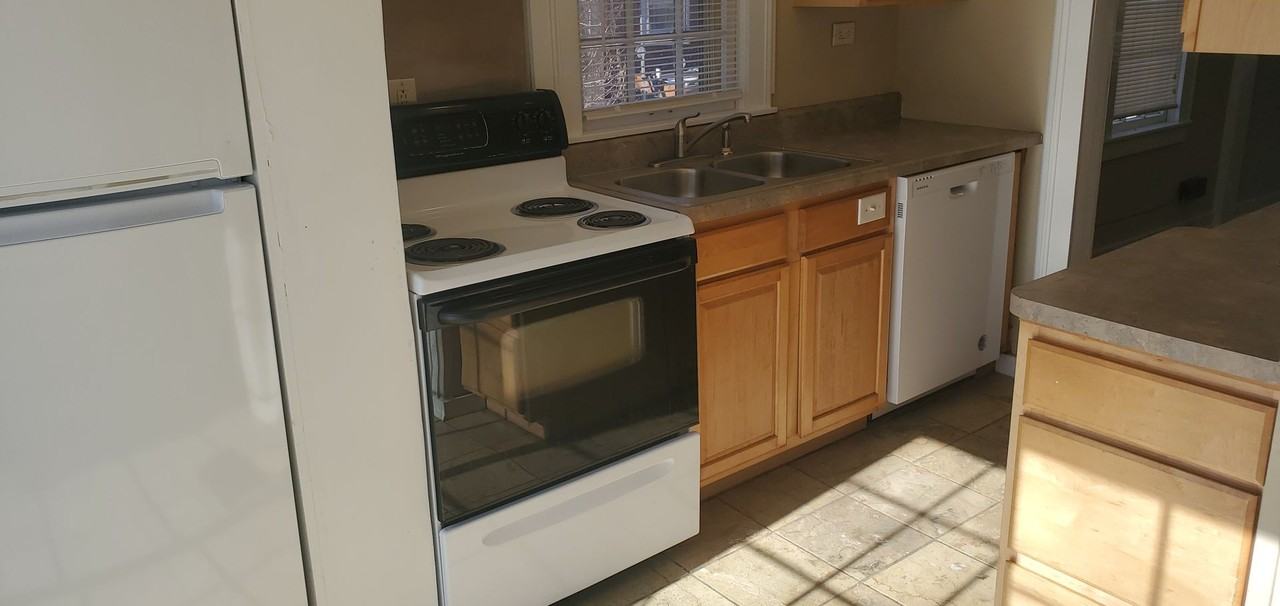 808 Broadhead St - Photo 6 of 15