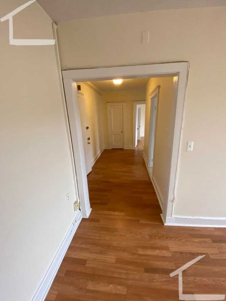 132 Washington St - Photo 4 of 8