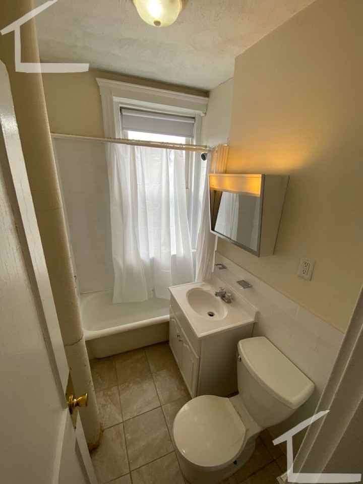 132 Washington St - Photo 5 of 8