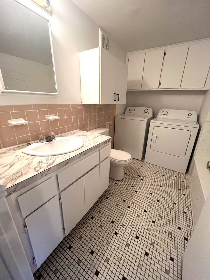 6398 Rue Pierre #3 - Photo 3 of 12