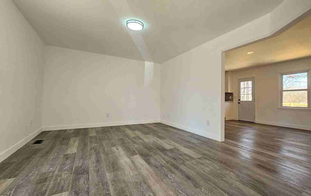 536 Foxcroft Dr - Photo 2 of 11