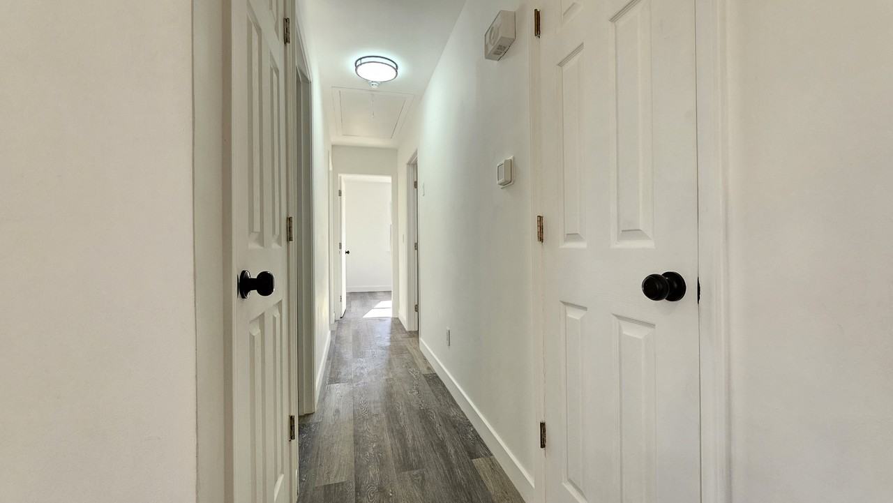 536 Foxcroft Dr - Photo 3 of 11