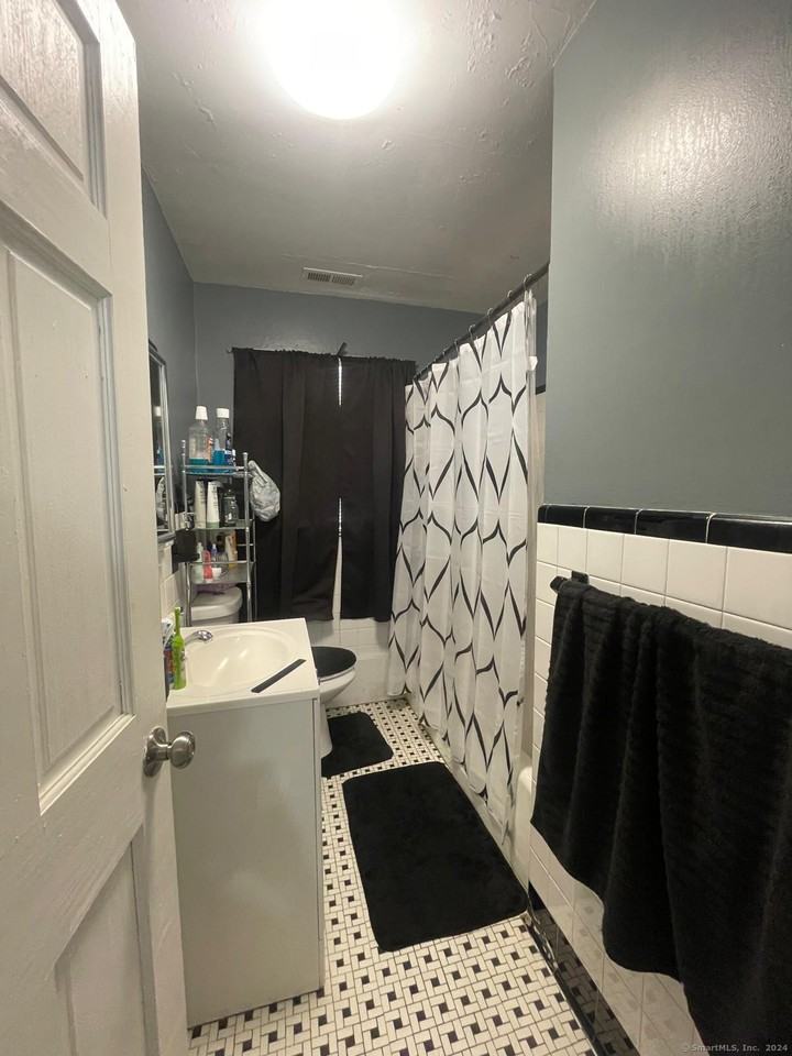 567 Sherman Pkwy #2ndFL - Photo 3 of 12