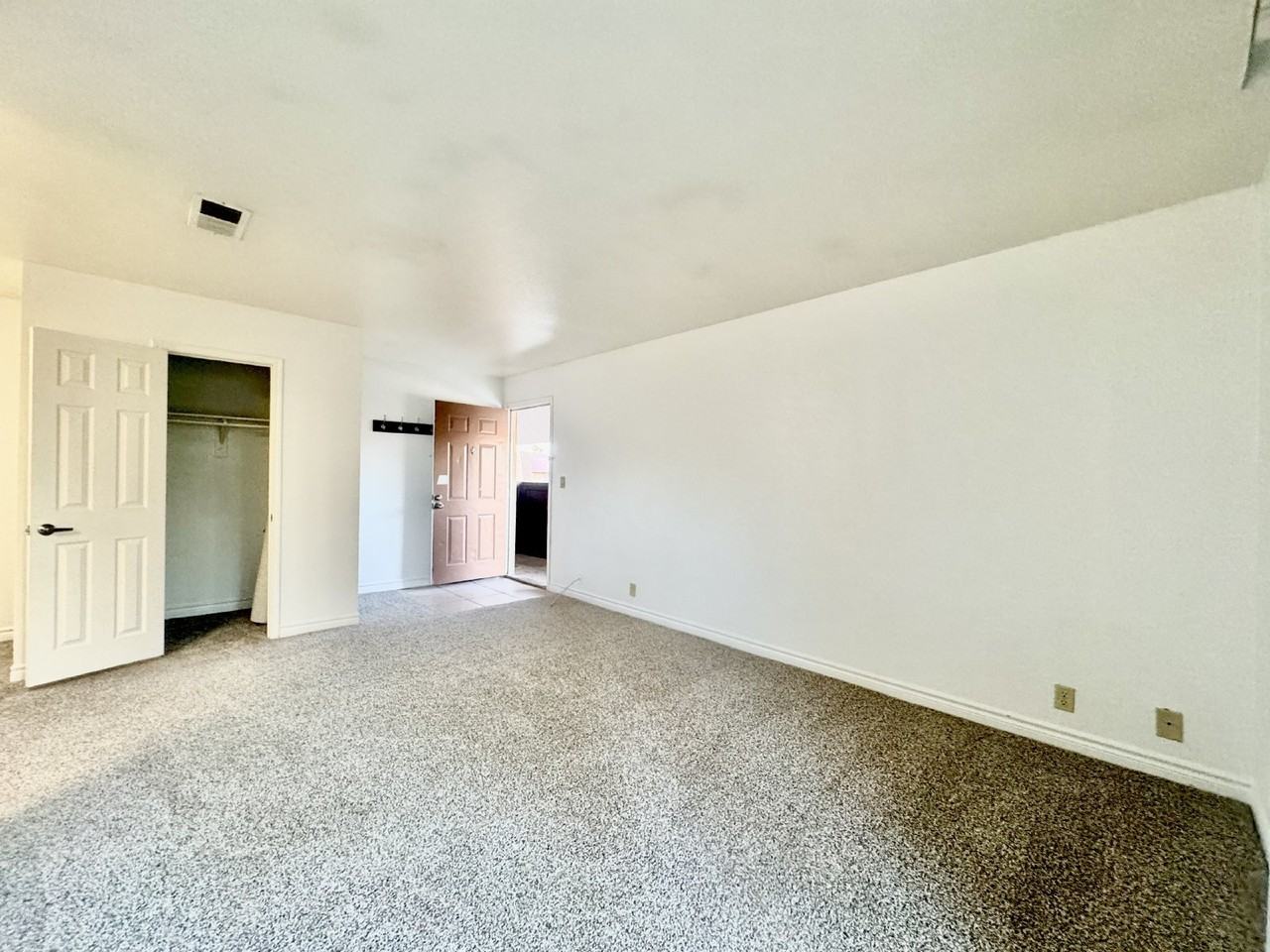 5000 Indian River Dr #484 - Photo 4 of 30