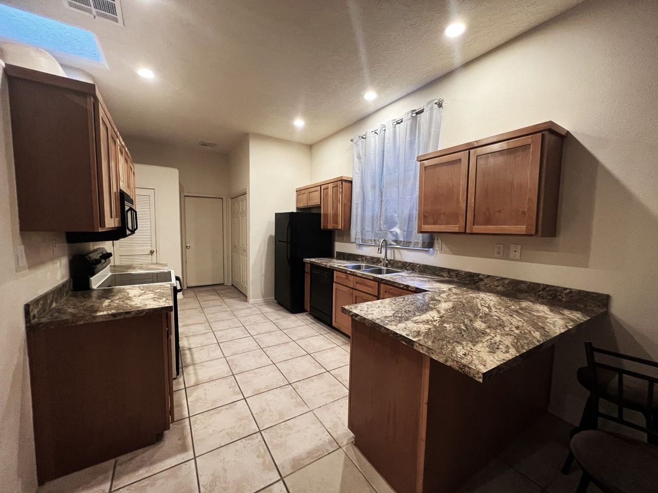 740 Canyon Point Rd - Photo 7 of 24