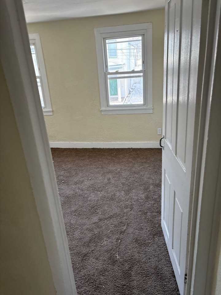 533 Swain St - Photo 3 of 10