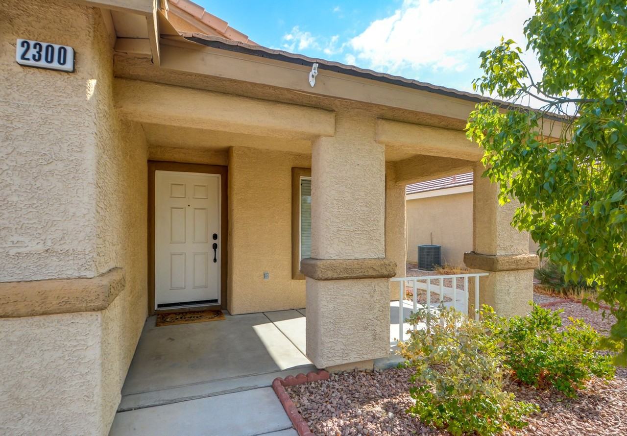 2300 Steinke Ln - Photo 3 of 18