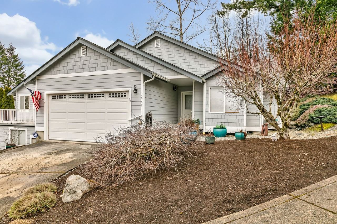 1069 5th St - Photo 2 of 24