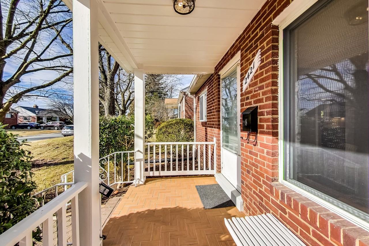 2421 Homestead Dr - Photo 3 of 36