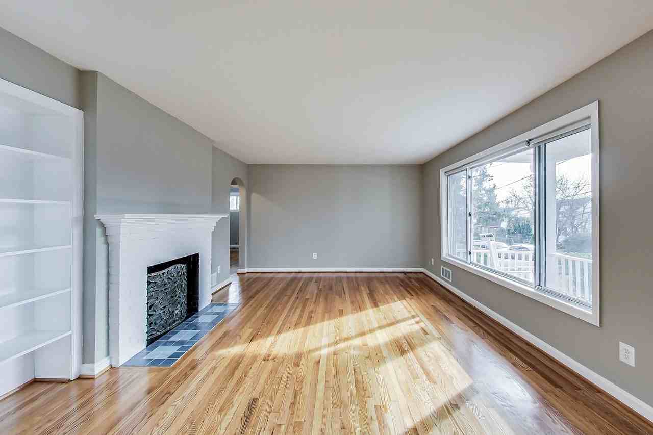 2421 Homestead Dr - Photo 4 of 36