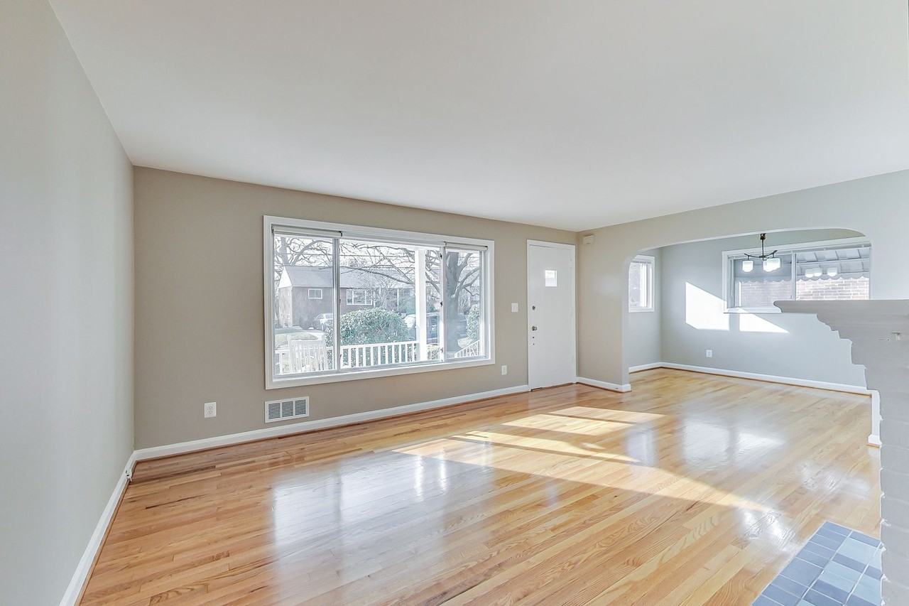 2421 Homestead Dr - Photo 5 of 36