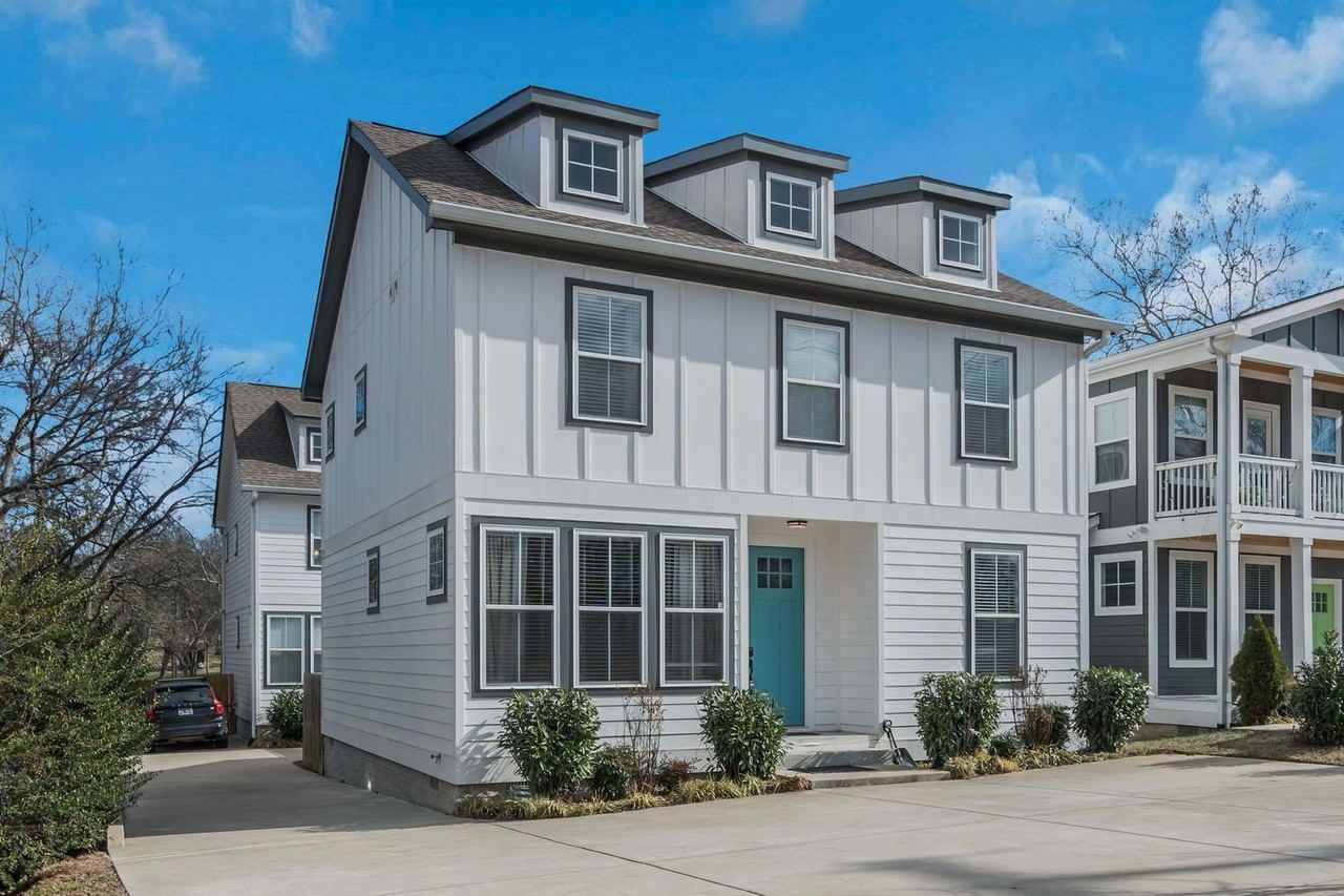 2143A Burns St - Photo 2 of 28