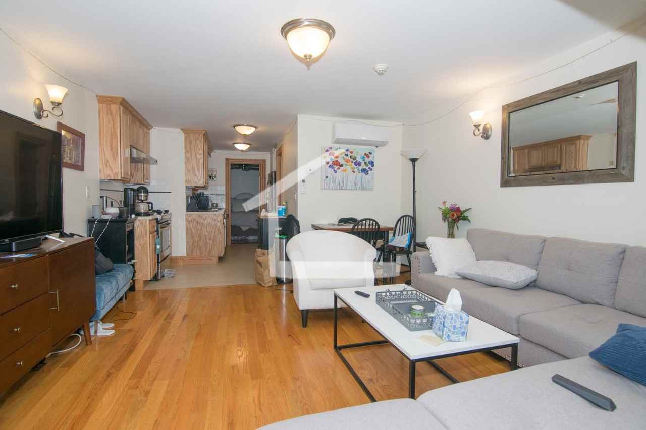 10 S Russell St - Photo 2 of 8