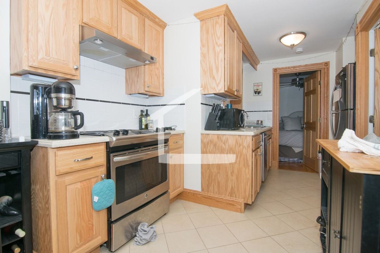 10 S Russell St - Photo 5 of 8