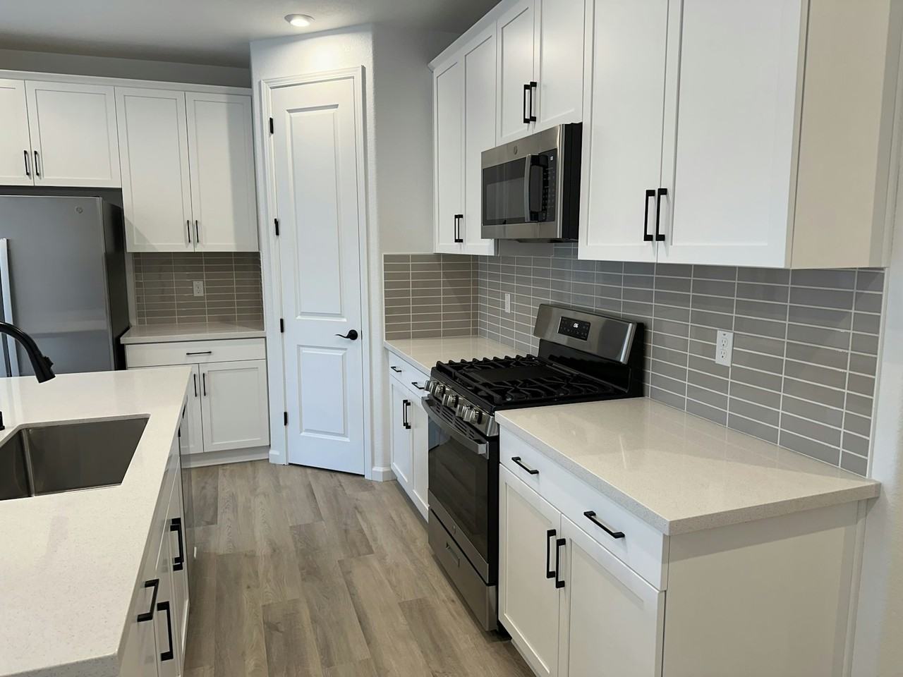 679 Estancia St - Photo 4 of 12