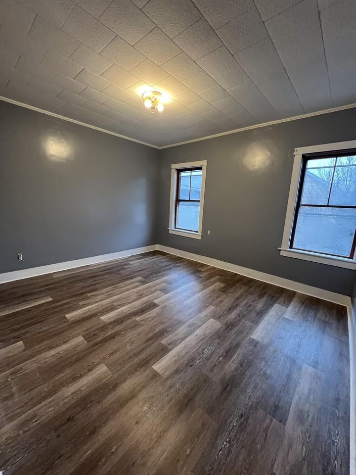 181 Division Street - Photo 2 of 10