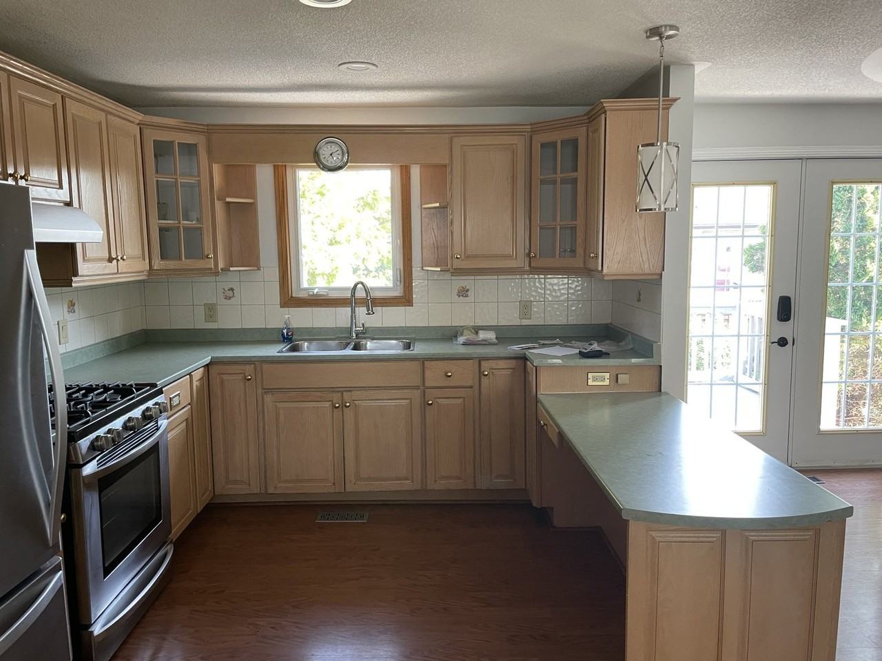 87 Emily St - Photo 2 of 21