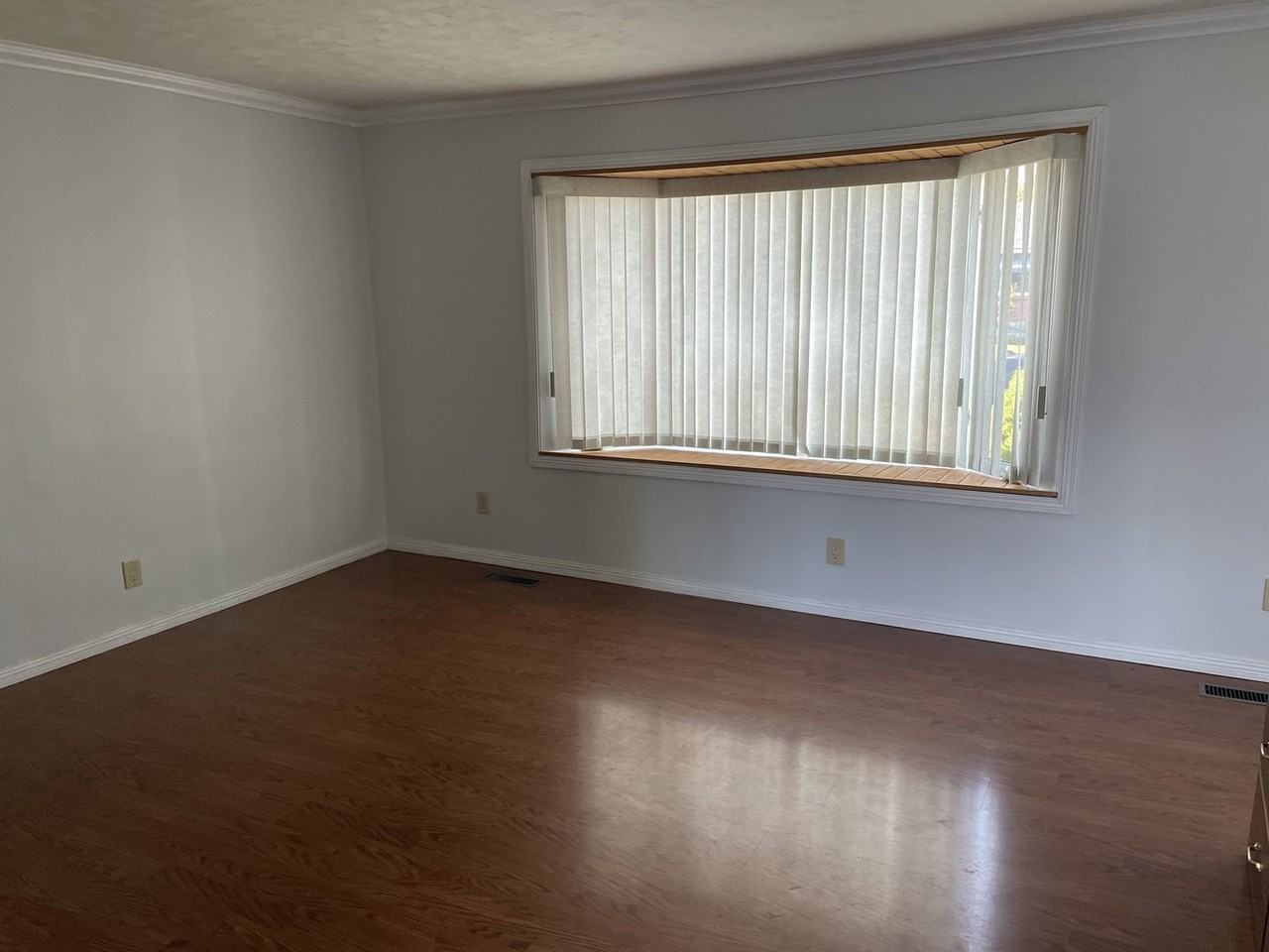 87 Emily St - Photo 3 of 21