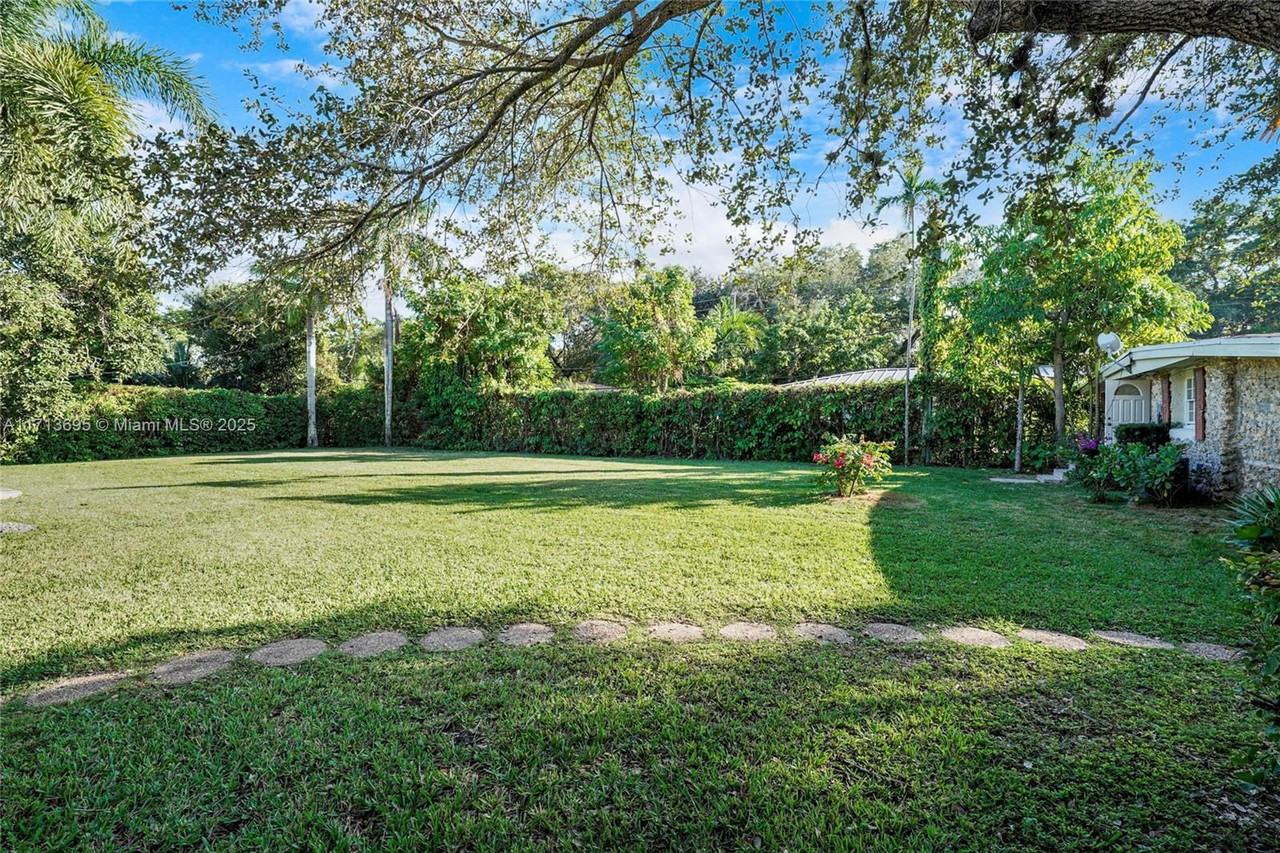 730 Sw 80th St #SFH - Photo 3 of 8