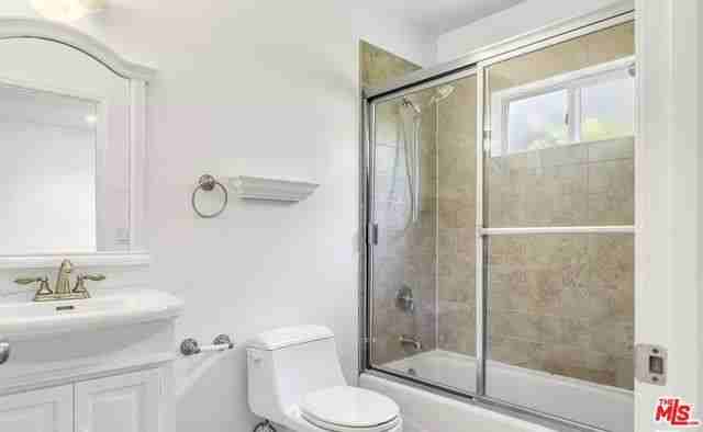 352 S Oakhurst Dr - Photo 2 of 8