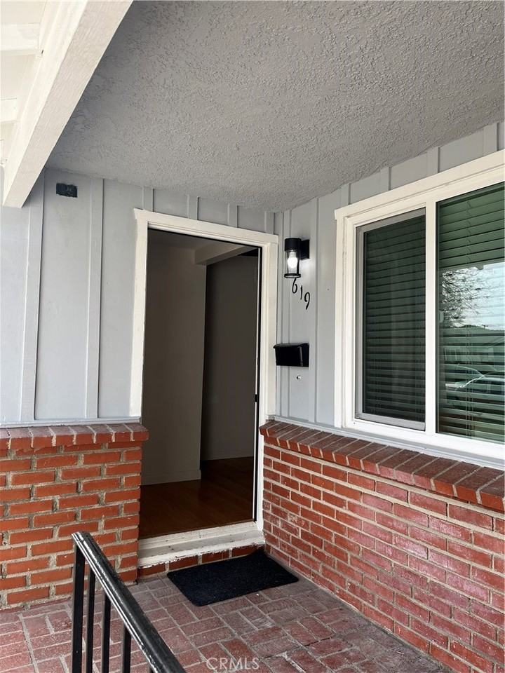 619 N Lyall Ave - Photo 2 of 23